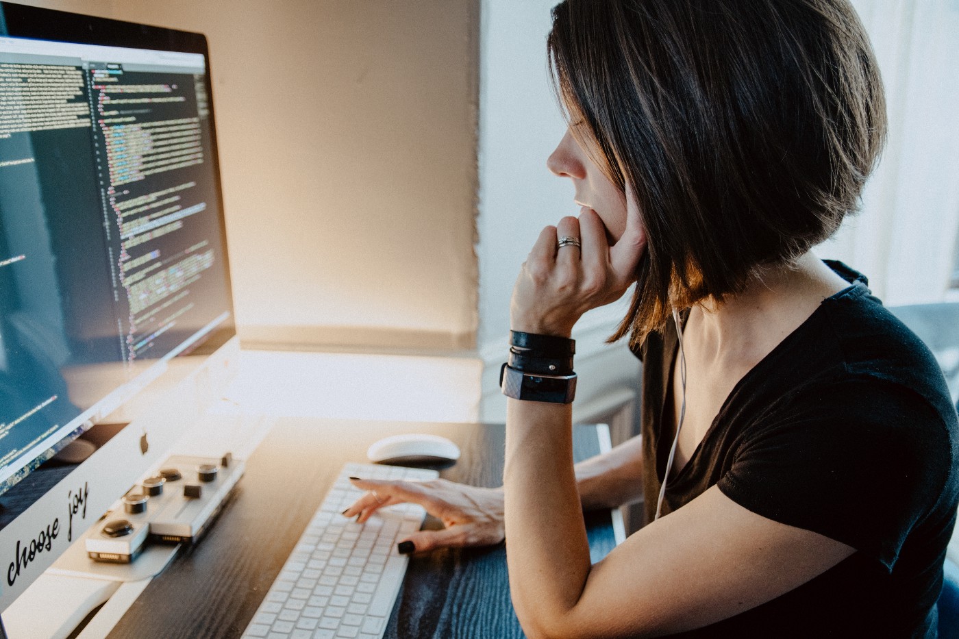 How to Become a Computer Programmer and What Computer Programming Is